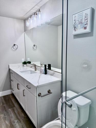 Ένα μπάνιο στο Ruby House Beautiful- Peaceful-4BR Sleeps 12