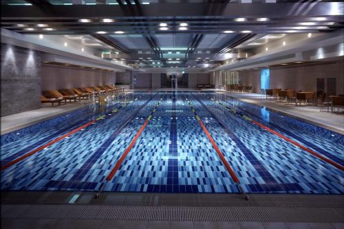 Бассейн в Marriott Executive Apartment Seoul или поблизости