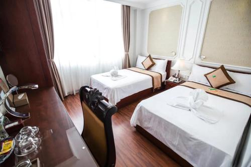 Postel nebo postele na pokoji v ubytování ORANGE Hotel - City CENTER, near Dragon Bridge, Han River, international airport