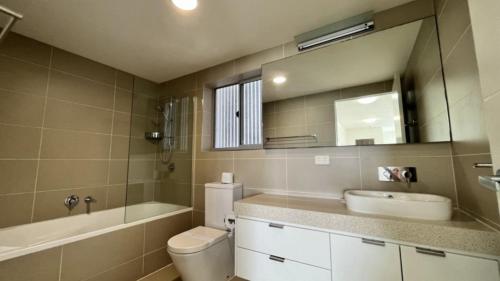 Ένα μπάνιο στο Surfside One Unit 4