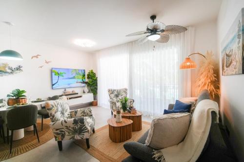 Μια τηλεόραση ή/και κέντρο ψυχαγωγίας στο Dimary Condo in Dominicus La Romana Dom Rep