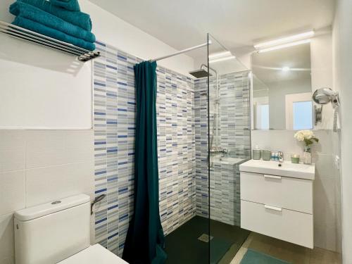 a bathroom with a shower and a toilet and a sink at Arthouse Sea View - Acquamarina e Zaffiro in Puerto del Carmen