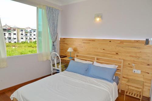 Ένα ή περισσότερα κρεβάτια σε δωμάτιο στο Rafiki Homestay