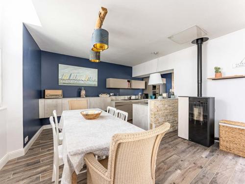 Maison familiale à La Noue avec cour privative - FR-1-835-16