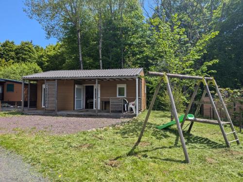 Mobil-home moderne dans la nature d'Auvergne - FR-1-814-134