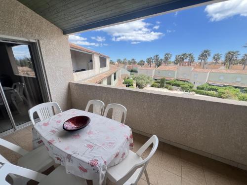 Photo de la galerie de l'établissement Appart spacieux 6 pers avec clim et parking - FR-1-781-99, à Valras-Plage