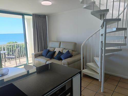Zona de estar de Grand Palais Boolarong Beachside Apartments