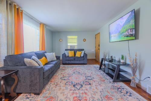 a living room with a couch and a table at Charming 2 Bed Room in Cleveland in Cleveland Heights