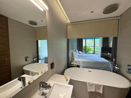Ένα μπάνιο στο Căn hộ 2 ban công view núi view biển tại Cát Cò 2