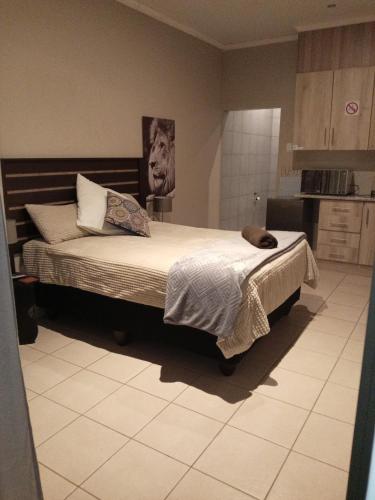 Η κουζίνα ή μικρή κουζίνα στο 9 wena Ave Guesthouse