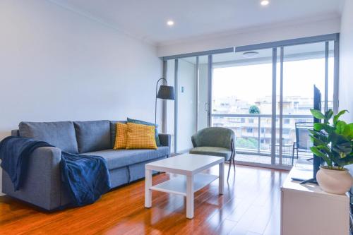 a living room with a couch and a table at Modern Darling Harbour 2BR Apt Walk to Everything in Sydney
