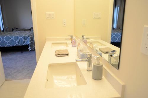 a bathroom with two sinks and a large mirror at Luxury 5 Bed Retreat for 12 with Gourmet Kitchen in Paris