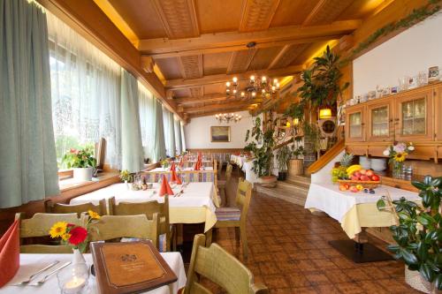 Un restaurant sau alt loc unde se poate mânca la Hotel Gasthof Zur Linde