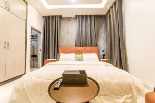 Katil atau katil-katil dalam bilik di Cozy apartment/pool/gym