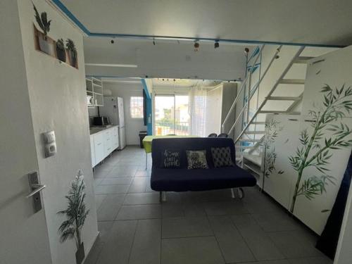 Photo de la galerie de l'établissement Studio Mezzanine, 5 Pers, Animaux, Parking - Cap d'Agde - FR-1-749-97, au Cap d'Agde