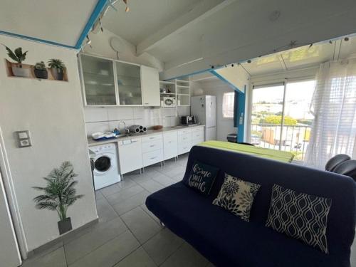 Photo de la galerie de l'établissement Studio Mezzanine, 5 Pers, Animaux, Parking - Cap d'Agde - FR-1-749-97, au Cap d'Agde