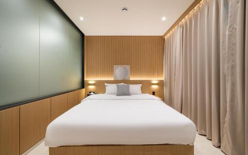 a bedroom with a large bed and a large window at Incheon BrownDot Hotel Guwol in Incheon