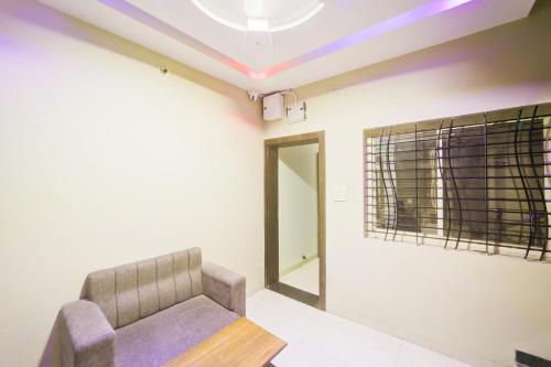 Ruang duduk di Super Collection O Ujjain City Centre Formerly Hotel Olive Inn