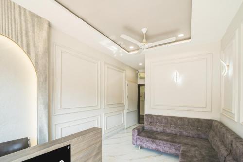 Ruang duduk di Super Collection O Ujjain City Centre Formerly Hotel Olive Inn