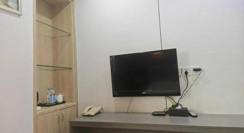 TV a/nebo společenská místnost v ubytování Bashan Hotel