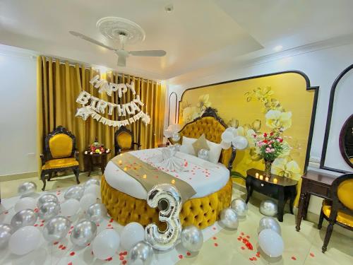 a room with a bed with a bunch of balloons at Nam Cường X Hotel in Hanoi