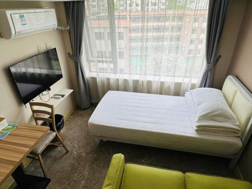a small bedroom with a bed and a window at Praise Hotel Xujiahui Zikawei Shanghai Stadium 上海徐家汇赞寓酒店上海体育馆地铁站店 in Shanghai