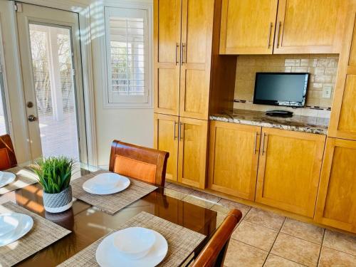 Η κουζίνα ή μικρή κουζίνα στο Room in Cheerful 2-bed House - Shared bathroom