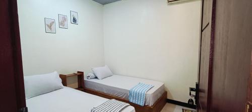 Кровать или кровати в номере Rara Guest House Raja Ampat