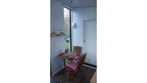 Ruang duduk di Lydia's Lodge by Tiny Away