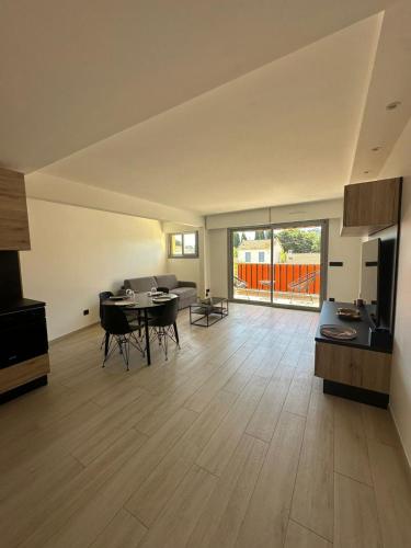 LES ALLIES - T2 Cavalaire sur Mer