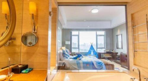 a bathroom with a bed and a tub in a room at Quanzhou Guest House Hotel in Quanzhou