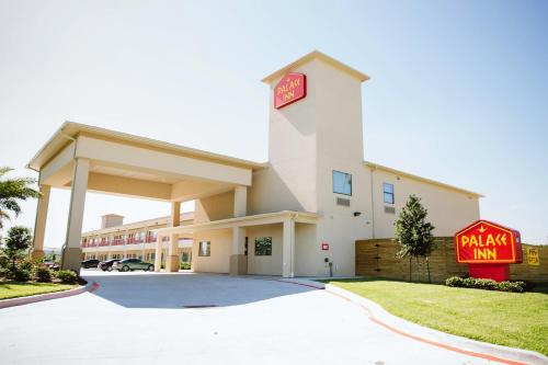 a pajax inn with a sign in front of it at Palace Inn 290 & Jones Rd in Houston