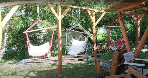 Taman di luar Scout Camp Duga