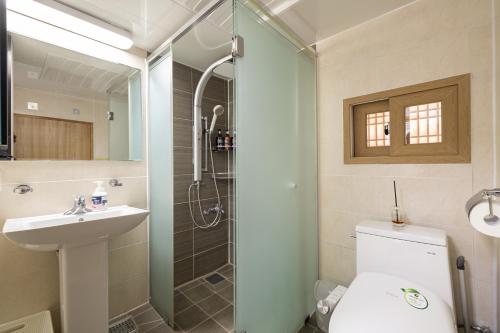 Ванная комната в 오직 한팀만 사용하는 서울 전통 한옥 JNPstay