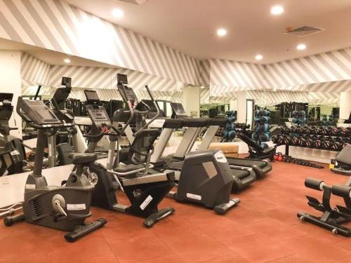 Gimnasio o equipo deportivo en 2BR - Rooftop Pool - Dqua Apt - Cozy For Family