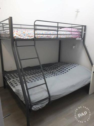 - un lit superposé avec une échelle au niveau inférieur dans l'établissement Maison de Vacances dans résidence Privée, à Argelès-sur-Mer