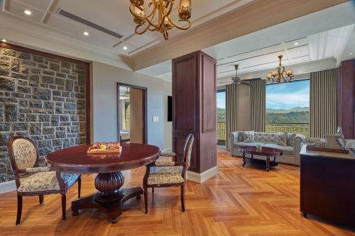 Zona de estar de Fortune Select Forest Hill, Kasauli - Member ITC Hotels' Group