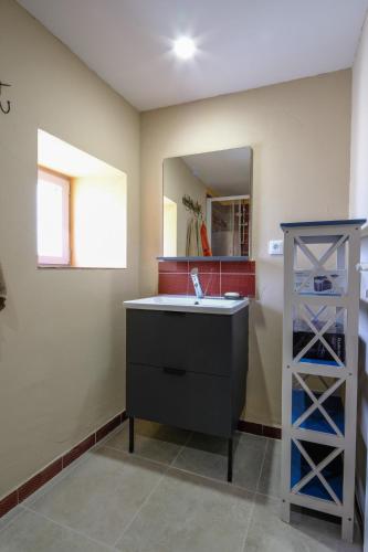 Η κουζίνα ή μικρή κουζίνα στο Le ptit refuge