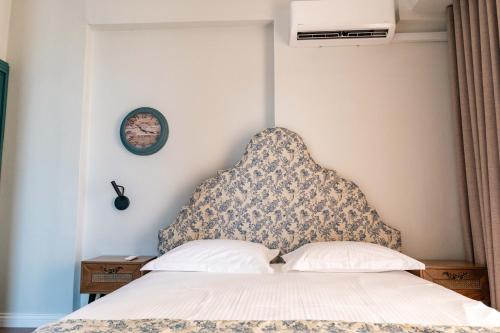 a bedroom with a bed with a large headboard at Kristianna Apartments in Dhërmi