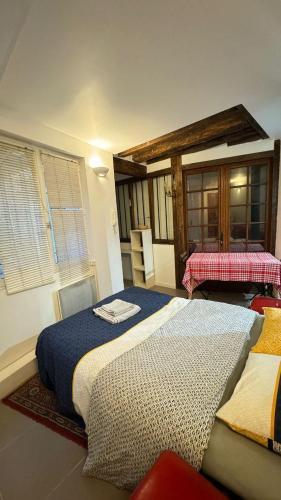 Llit o llits en una habitació de paris 75010