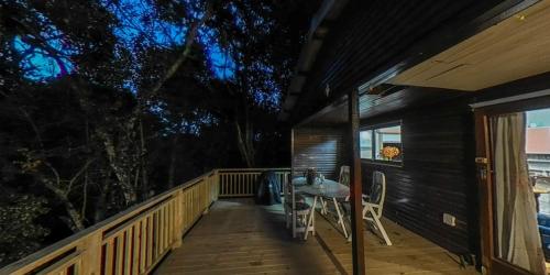 Μπαλκόνι ή βεράντα στο Nature's Valley Health Retreat A Hide away in the Forest
