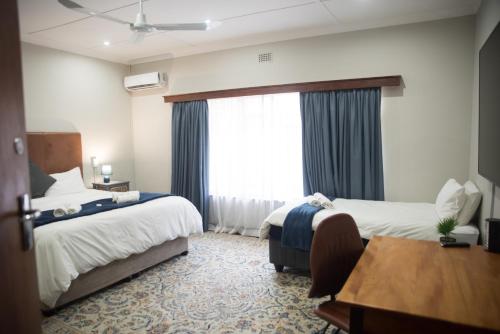 Postel nebo postele na pokoji v ubytování Beesdam Guesthouse