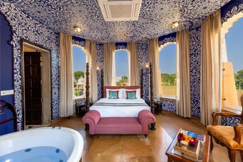Katil atau katil-katil dalam bilik di Kesar Bagh Palace Chittorgarh