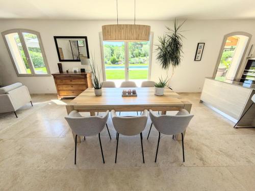 Photo de la galerie de l'établissement Villa haut de gamme avec piscine et grand jardin, à Aix-en-Provence
