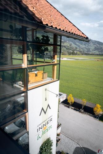 Nespecifikovaný výhled na hory nebo výhled na hory při pohledu z aparthotelu