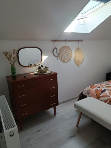 Cama o camas de una habitación en appartement cosy parking privé