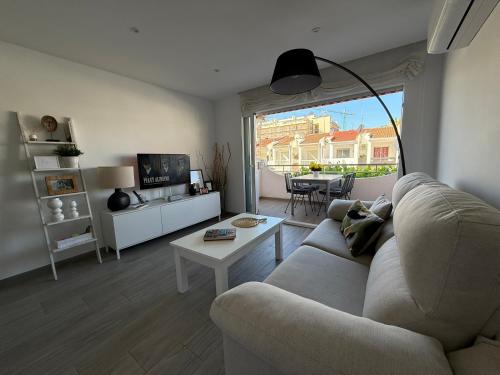Apartamento pegado al mar .