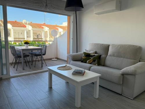 Apartamento pegado al mar .