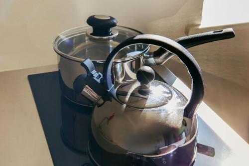 a blender sitting on top of a counter at George Apartments in Broadway