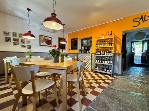 a dining room with a wooden table and chairs at Salto del Caballo in La Fontañera